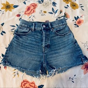 Pacsun mom jean shorts distressed size 24